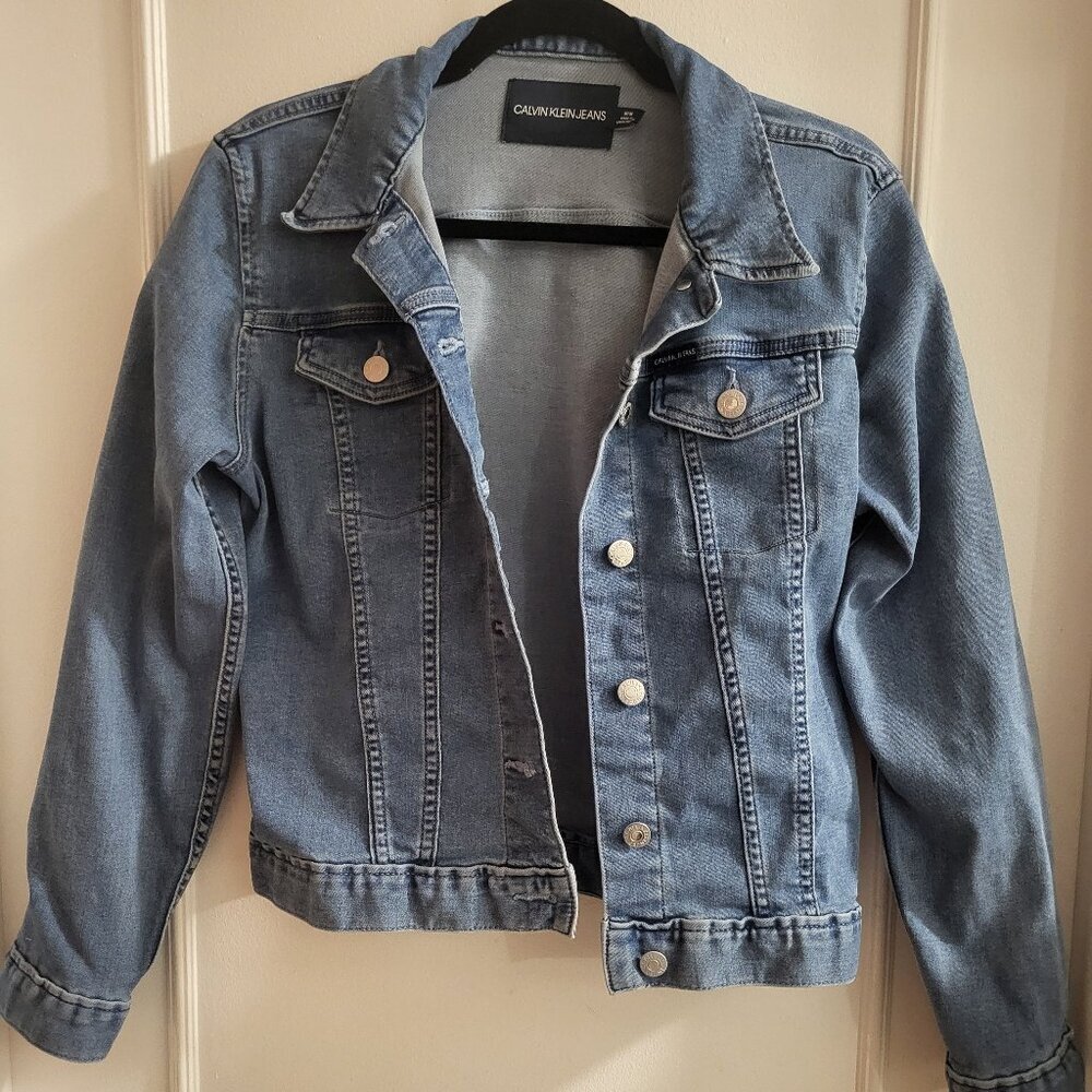 Calvin Klein Jeans Women’s Classic Denim Trucker Jacket - Medium Wash